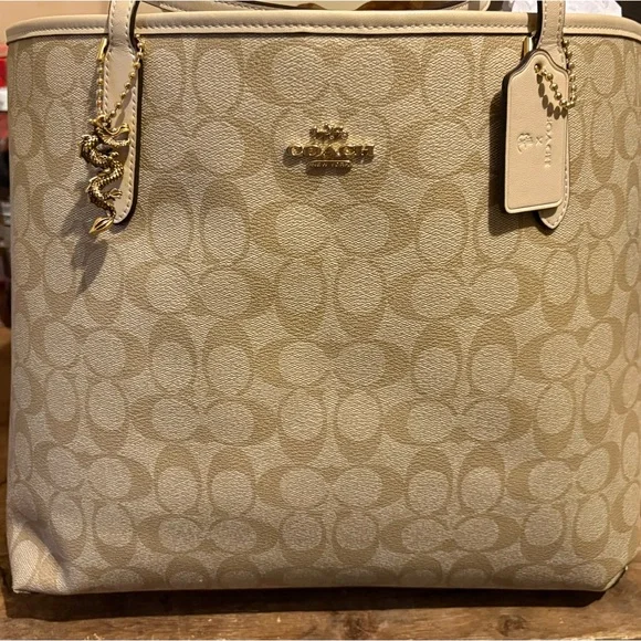 Coach Lunar New Year of the Dragon Tote *Hard to Find* Limited Edition - Picture 5 of 13